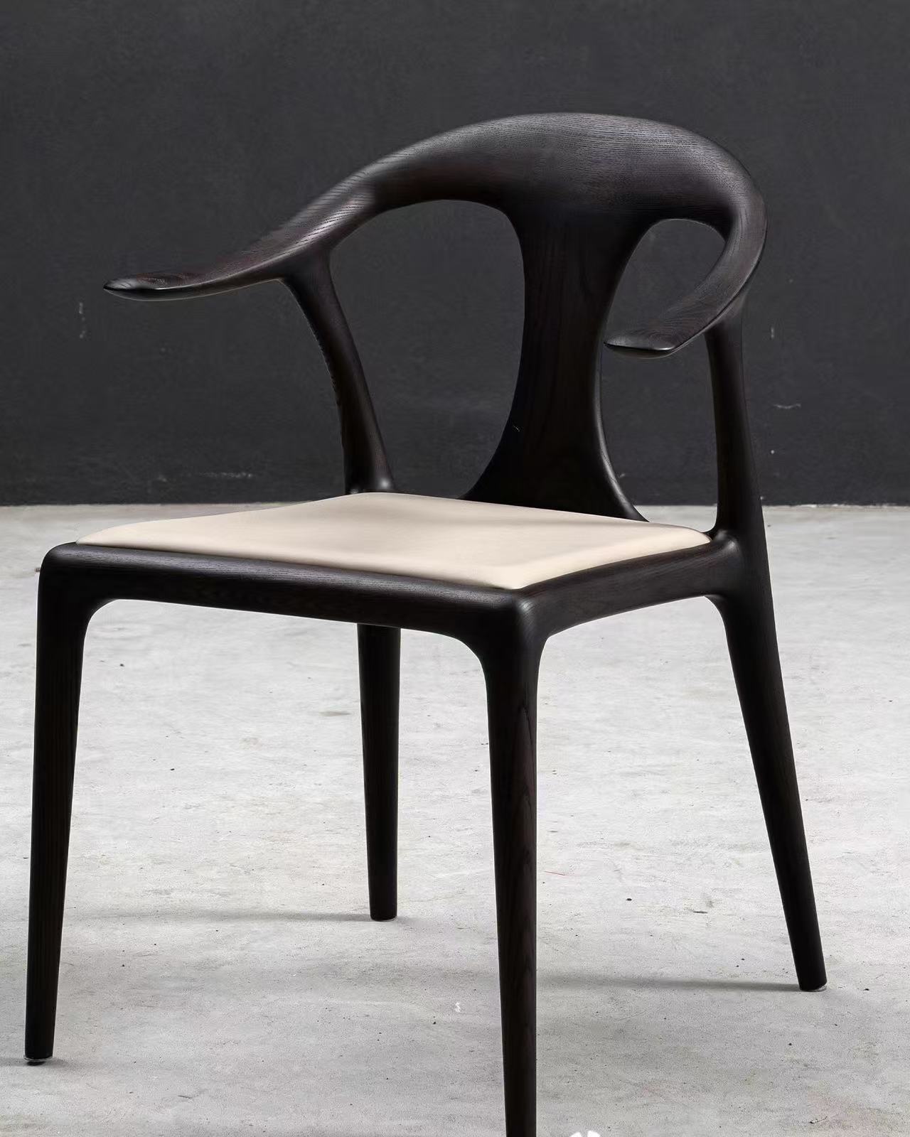 Curved Surface Chair White Ash โ Smoked Black gallery view 2