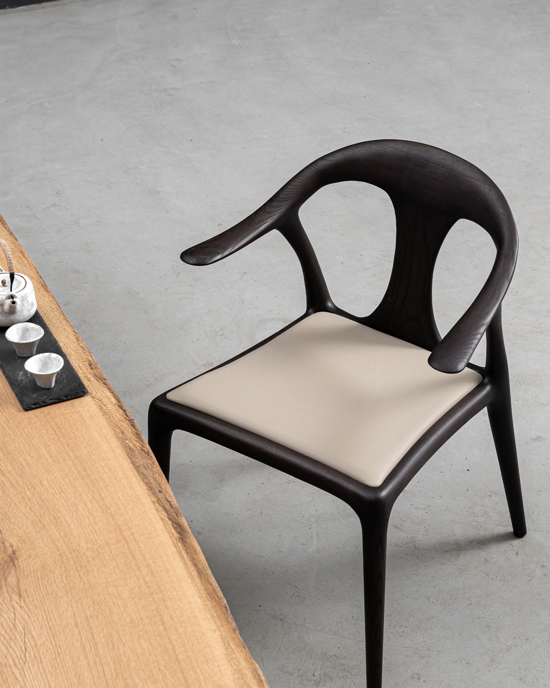 Curved Surface Chair White Ash โ Smoked Black gallery view 3