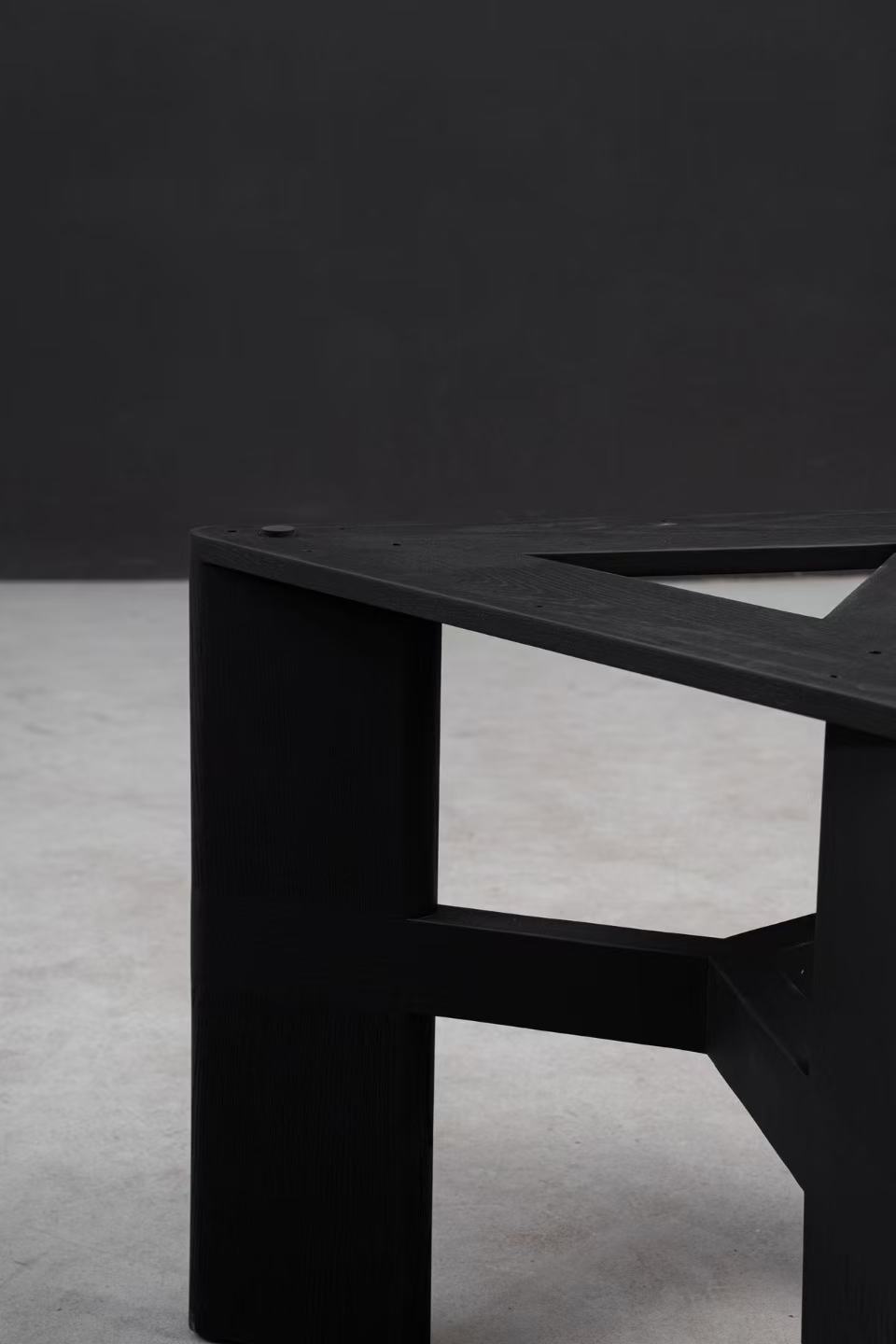 Tri-Edge Table Base gallery view 10
