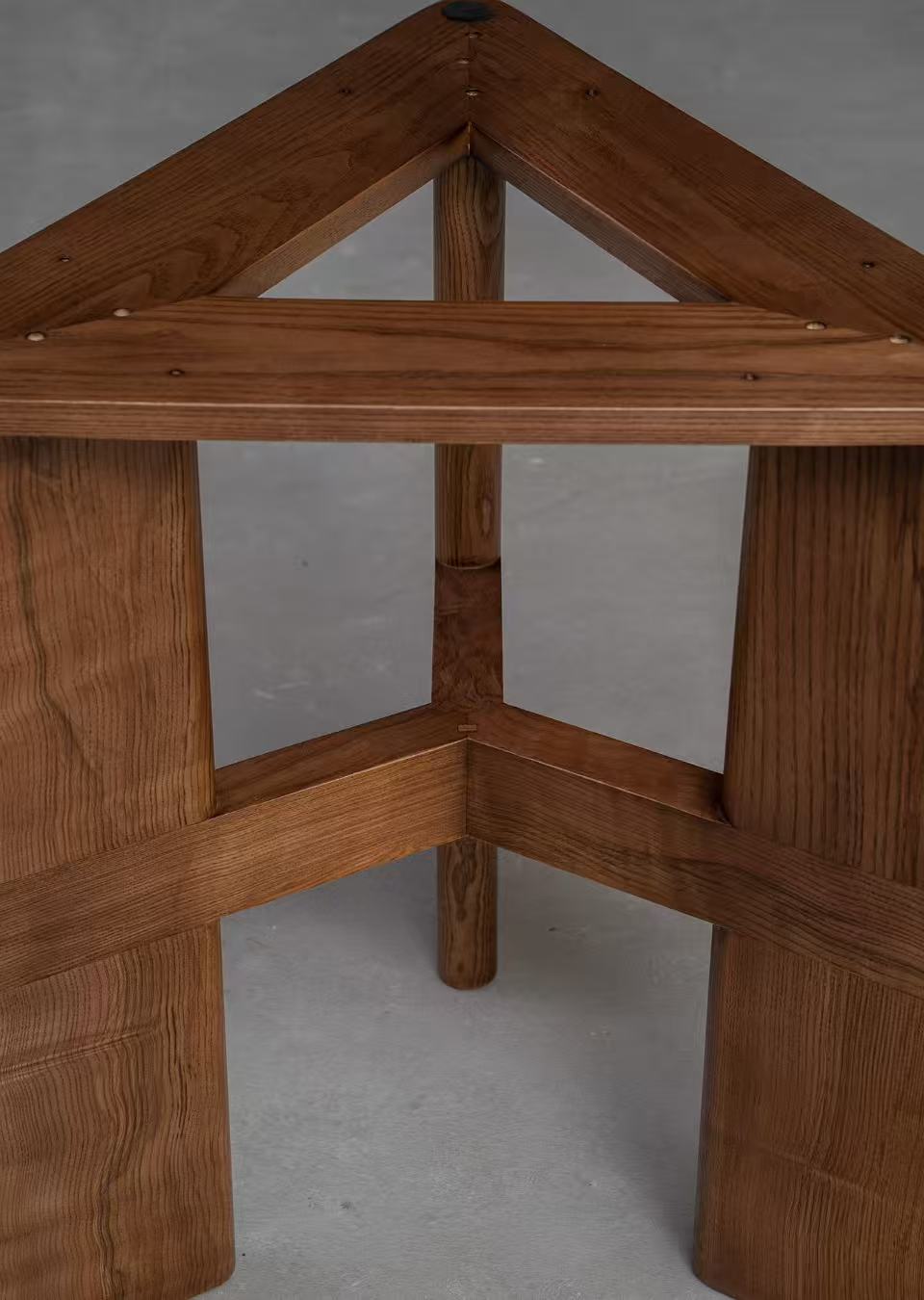 Tri-Edge Table Base gallery view 19