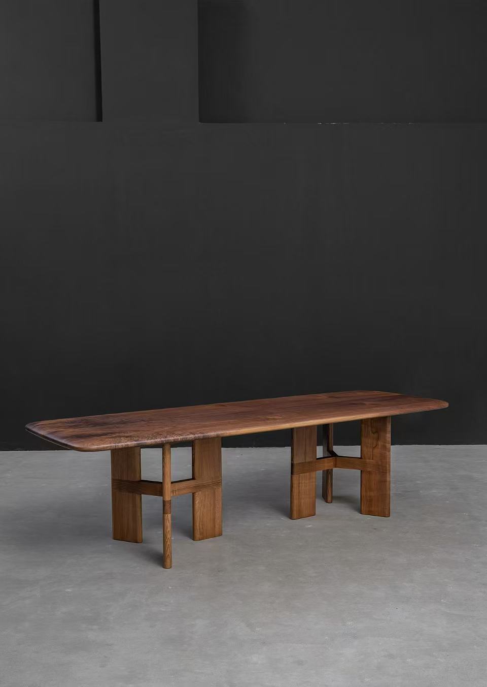 Tri-Edge Table Base gallery view 20