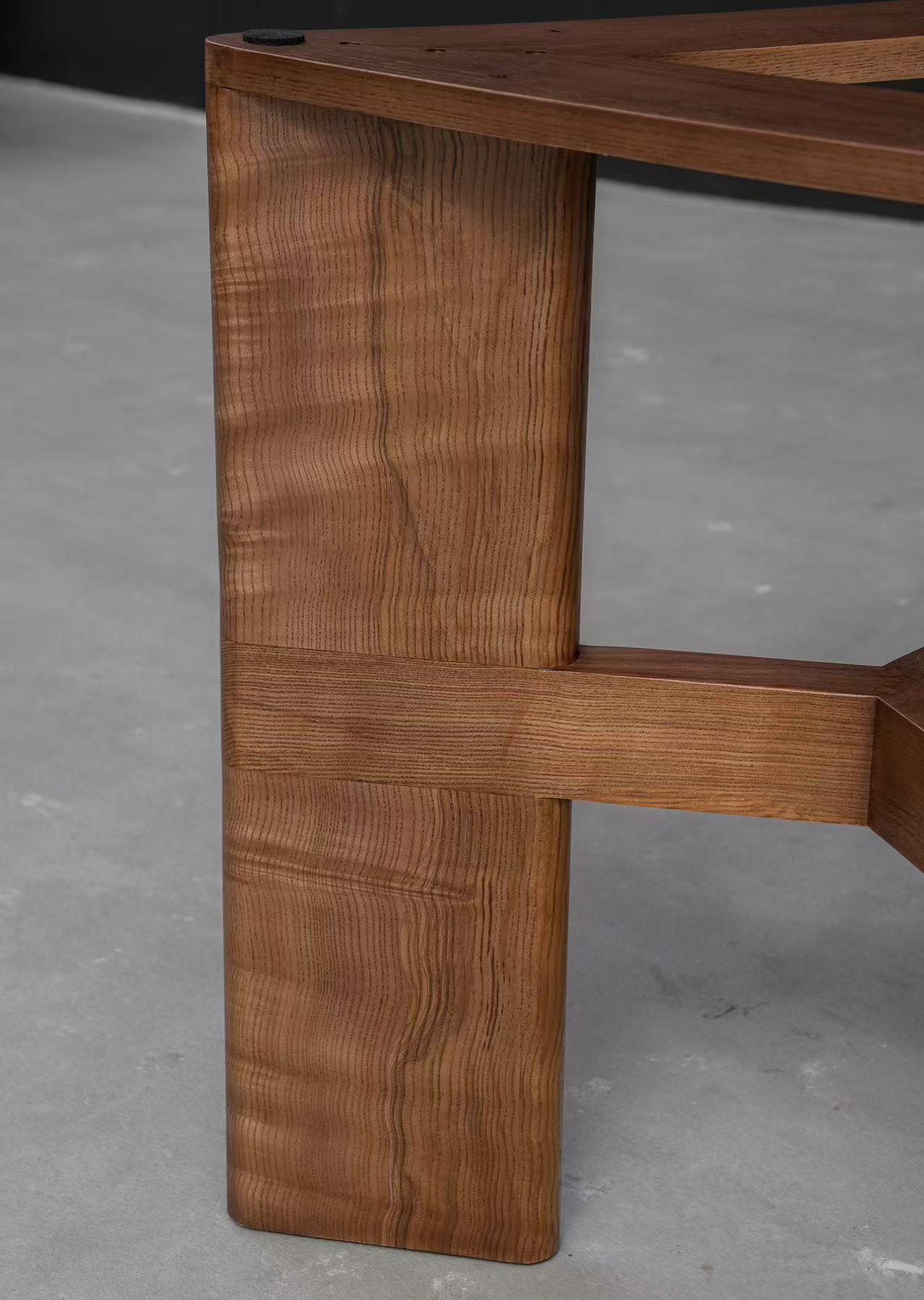 Tri-Edge Table Base gallery view 26