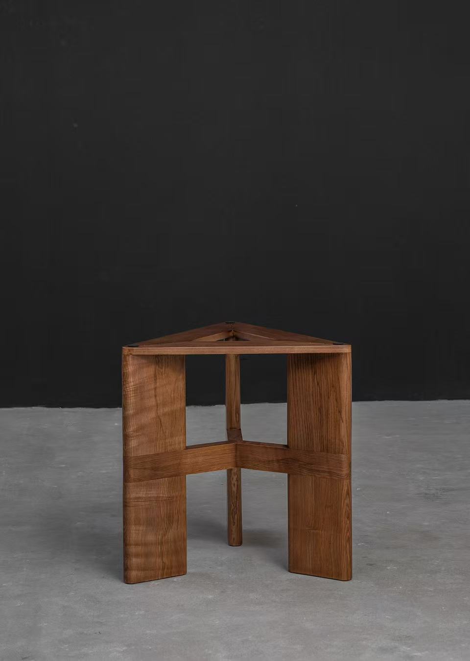 Tri-Edge Table Base gallery view 28