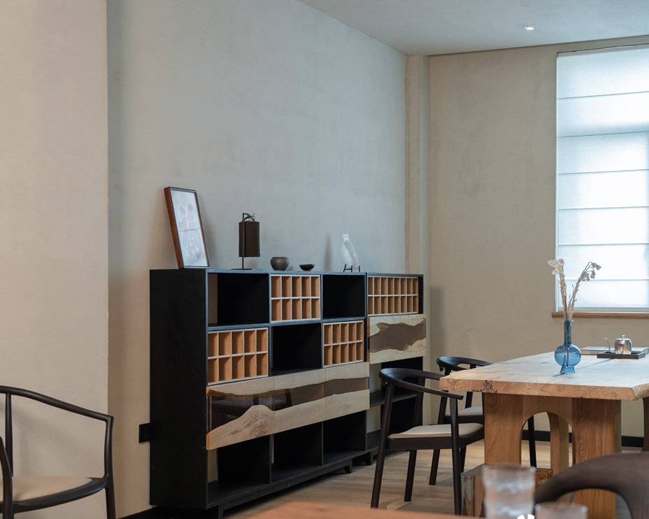 Chagu Display Shelf, L105 and L198 sizes shown together, view 3